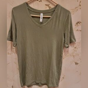 Zenana Premium NWOT Women’s V-Neck T-Shirt Size M Olive Green Buttery Soft